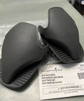 100176 Pampered Chef Mini Oven Mitts #100176 Set Of 2 New In The Package