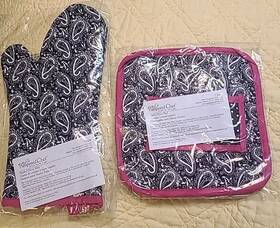 1349 Pampered Chef 1366/1349 Nip Paisley Oven Mitt And Pad. #1349 Pad #1366