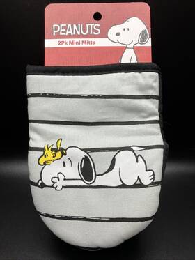 Peanuts 042887334618 Charlie Brown Snoopy Woodstock Two Mini Oven Mitts