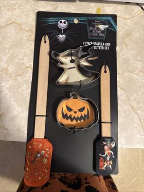 Peanuts 042887742963 4 Pc Kitchen Set Spatula Cookie Cutters Nightmare Before Christmas Disney