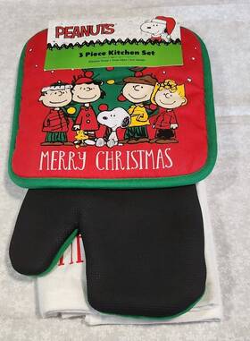 Peanuts 902354484522 Snoopy And Friends Christmas Oven Mitt Potholder Nwt 3 Pc Set Kitchen Towe