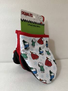 B087jz3sk6 Peanuts 2 Pack Mini Oven Mitts Snoopy Winter Christmas Design Multicolor