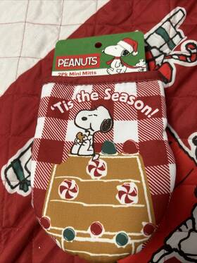 Peanuts / Best Brands 042887790063 New Snoopy On Gingerbread Doghouse Kitchen Oven Mini-mitt Pair