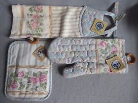 Pfaltzgraff Tea Rose Kitchen Pot Holder Oven Mitt Glove And Towel Set
