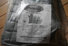 B007wae458 Phoenix Textile Industries Look 4 Pack Oven Mitts 17 Inch Silicone Coated Chef / Commercial Grade Nice