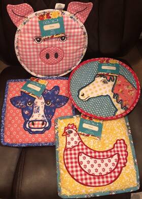 Pws152185614007 Pioneer Woman Nwt Set Of 4 Quilted Farm Animal Trivets Cow Chicken Horse Pig