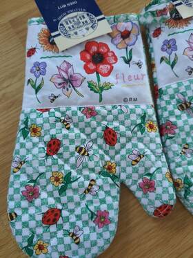 Revere Mills 013075142087 New Vintage Bees And Floral Oven Mitt Cotton Flowers Mitts Set Of 2