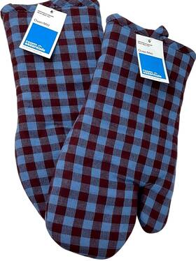 Room Essentials 191908789736 2 Pack Burgundy And Blue Checkered Oven Mitts 7 Inch X 12.5