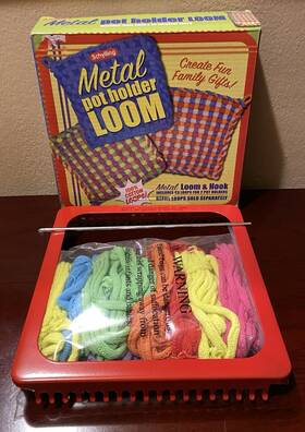 Schylling 019649223398 Metal Potholder Loom And Hook 80 Loops Makes 2 Pot Holders