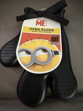 Dy04828 Seven 20 New Despicable Me Minion Black Silicone Kitchen Oven Glove Mitt 2018 Summer Con