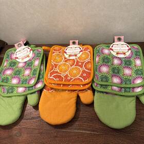 10-4449 Silver One 3 Sets Oven Mitt And Pot Holder Brand New. By