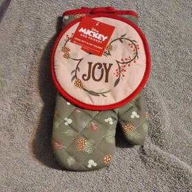 Skyflyhom601 St. Nicholas Square Disney Mickey Mouse Christmas Oven Mitt And Pot Holder Set