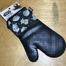 Star Wars 042887337510 Silicone Oven Mitt Mandalorian The Child Black Disney New With Tags