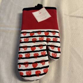 Storehouse 190714524074 Valentines Day Red Hearts On White Oven Mitts Padded New With Tags