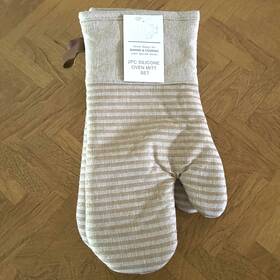 The Gifted Chef 738980992946 2 Piece Silicone Oven Mitt Set Beige Striped