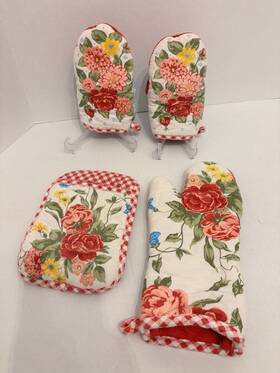 The Pioneer Woman 028332672917 Kitchen Oven Mitts 4 -pc Floral Cotton Quilted Euc