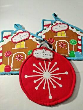 Trim A Home 072000935859 Christmas Kitchen Linens 7 Inch X 8.5 Set Of 3 Pot Holder