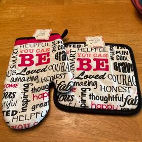 True Living 028332614672 Nwt One Pot Holder And Oven Mitt Set You Can Be Loved Amazing Happy.. Cotton