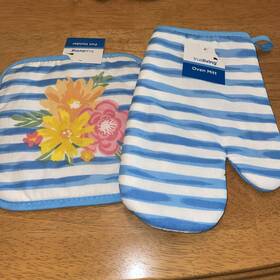 True Living 430002157455 Nwt One Pot Holder And Oven Mitt Blue White Stripes Flowers