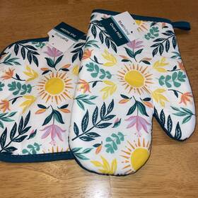 True Living 430002157844 Nwt One Pot Holder And Oven Mitt Coastal Set Palm Trees-sun Trimmed In Green