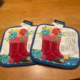 True Living 848405036961 Nwt Two Pot Holders Seeds Stems Blooms 100% Cotton 8 Inch X
