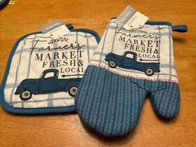 True Living 848405076882 Nwt One Pot Holder And Oven Mitt Set Farmer S Market Fresh Local Truck