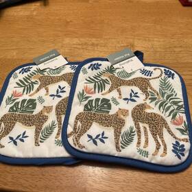 True Living 848405090574 Nwt Two Pot Holders Cheetah 8 Inch X