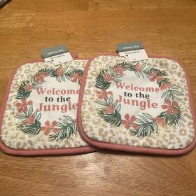 True Living 848405090581 Nwt Two Pot Holders Welcome To The Jungle 8 Inch X