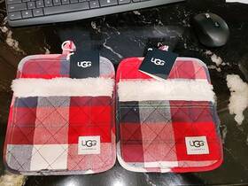 Ugg 008889311095 Set Of 2 Camper Plaid Pot Holder Christmas 8 Inch X 9.25 Multi Plaid- Brand New