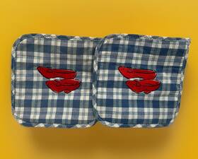 43605 Warner Bros. Vtg 1998 Wb The Wizard Of Oz Ruby Slippers Blue Potholders - 2 Pcs