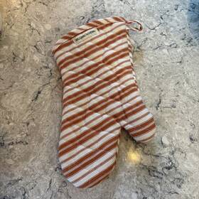 3692472 Williams-sonoma Nwot Striped Cotton Burnt Orange Oven Mitt