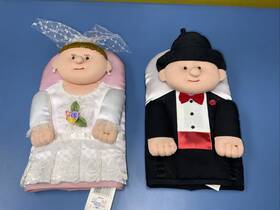 Winfield Trading 768889014463 Wedding Bride And Groom Oven Mitt Potholder Set