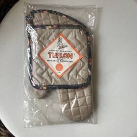 Tqm-7 Wolf Vtg. New Mfr 1950s Teflon Coated Potholder And Mitt Folk Art Farm Theme Nip