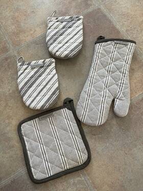 Working Kitchen 840525031895 Oven Mitt And Pot Holders 4 Piece Set Graphite Gray