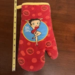 Vintage 2006 Betty Boop Kitchen Oven Mitt ! King Features Syndicate. Fixed Price $18.00.