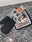 Disney Halloween Mickey & Minnie Mouse Oversized Oven Mitt Pot Holder New. Fixed Price $19.98.