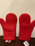 Viovia Silicone Oven Glove, 450 Heat Resistant, Soft Lining, Red, Nwt. Fixed Price $15.95.