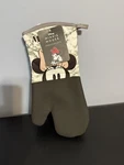 Disney Minnie Mouse Oven Mitts Brand New. Fixed Price $17.99.