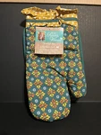 New Pioneer Women Vintage Geo Kitchen Set Oven Mit And Pot Holder. Fixed Price $35.00.