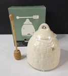 Pfaltzgraff Naturewood Bee Skep Honey Pot With Dipper New In Box. Fixed Price $20.87.