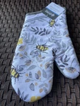 Nwt One Large Oven Mitt Bumblebees & Flowers 7 X 13 Cotton. Fixed Price $9.49.