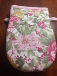 Laura Ashley Mini Oven Mitts (2) Aveline Pink Roses 100% Cotton Nwt. Fixed Price $25.99.