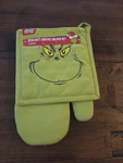 The Grinch Christmas Oven Mitt & Potholder Set - Williams Sonoma New. Fixed Price $18.00.