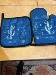 Qeheb Blue Western Cactus Oven Mitts And Pot Holders Set Kitchen Decor. Fixed Price $12.64.