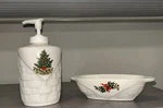 Pfaltzgraff Christmas Heritage Kitchen Bathroom Set Soap Holder & Bowl Vtg Nice. Fixed Price $12.25.
