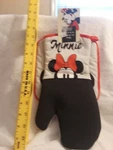 Disney Minnie Mouse Over Sized Oven Mitt & Pot Holder Gray Red Black Nwt. Fixed Price $12.99.