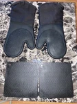 Homwe Silicone Oven Mitts And Pot Holders 4-PIECE Set Heavy Duty Cooking Gloves. Fixed Price $29.95.