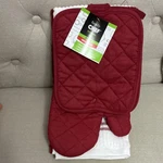 Kitchen Oven Mitt Pot Holders Towels Red/white 5 Pc Set. Fixed Price $11.95.