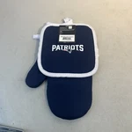 New England Patriots Oven Mitt Brand Potholder Set Official Nfl Merch. Fixed Price $8.67.