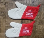 Fdny Oven Mitts Fire Department Of 'stand By Your Pan' W/magnets Nwot. Fixed Price $25.00.
